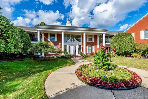 19710 W 13 Mile Rd #201, Beverly Hills, MI 48025