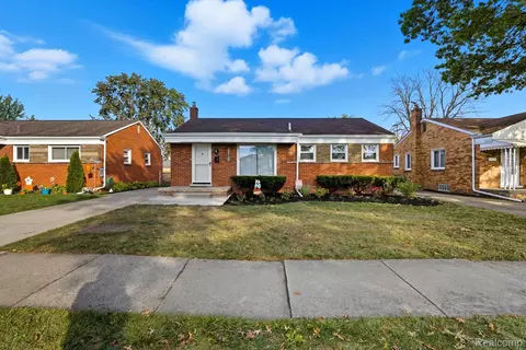 25160 Ronald St, Roseville, MI 48066