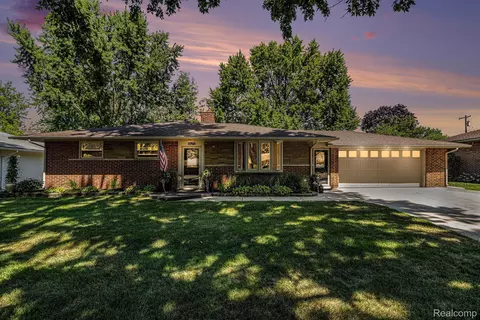 3768 Embarcadero, Waterford, MI 48329