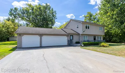 2999 Buckner Rd, Lake Orion, MI 48362