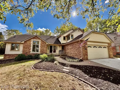 842 Timberline Dr, Rochester Hills, MI 48309