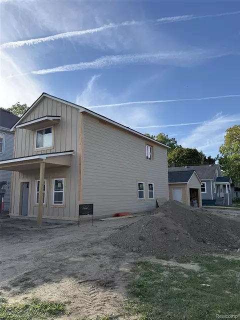 9 Queen St, Mount Clemens, MI 48043