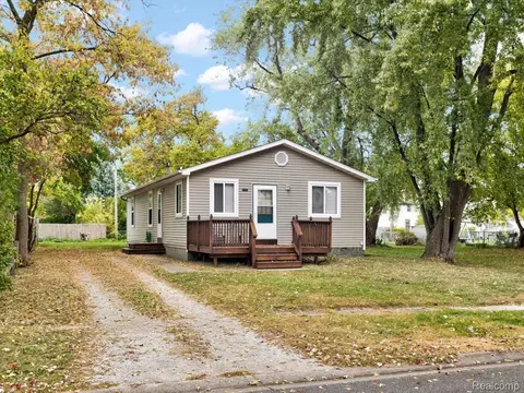 1325 Division St, Port Huron, MI 48060