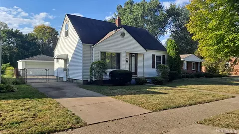 940 Coolidge Ave, Clawson, MI 48017
