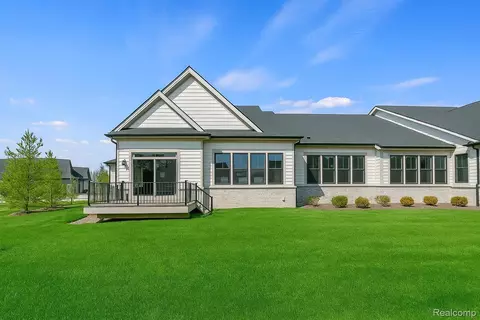 3077 Claret Ln, Rochester Hills, MI 48309