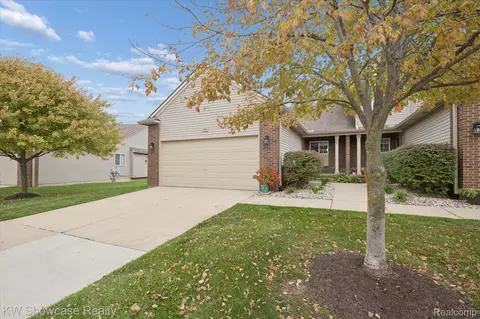 135 Newberry Ln, Howell, MI 48843