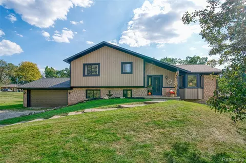3020 Brookline Dr, Oceola, MI 48843