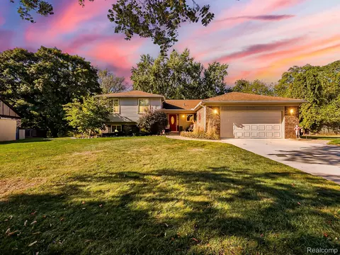 31257 Hillbrook St, Livonia, MI 48152