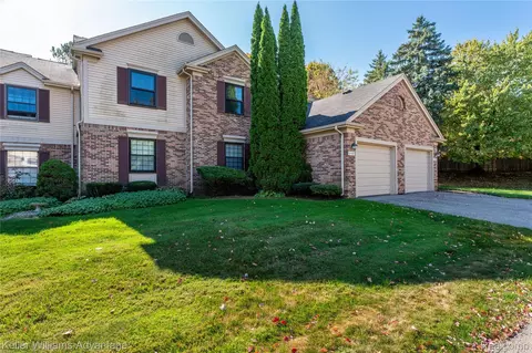 37132 Brentwood Cir, Farmington, MI 48331