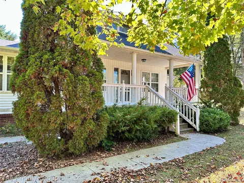 3711 Waldon Rd, Lake Orion, MI 48360