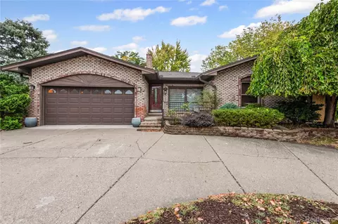 13809 Harbour Ct, Sterling Heights, MI 48312