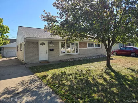 25740 Miracle Dr, Madison Heights, MI 48071