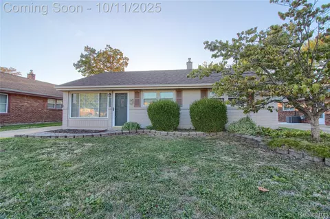 18200 Hinton St, Riverview, MI 48193