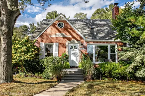 26725 Humber St, Huntington Woods, MI 48070