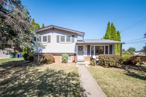 908 W Elmwood Ave, Clawson, MI 48017