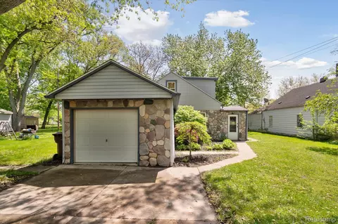 1794 Meadow Dr, Monroe, MI 48162