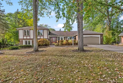 35330 Lancashire Ct, Livonia, MI 48152