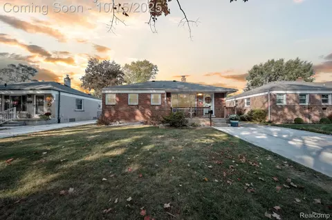 9931 E Clements Cir, Livonia, MI 48150