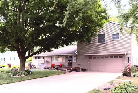 48212 Cardinal Dr, Shelby Township, MI 48317
