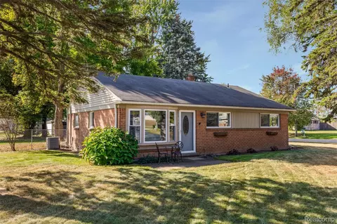 4953 Rioview Dr, Independence, MI 48346