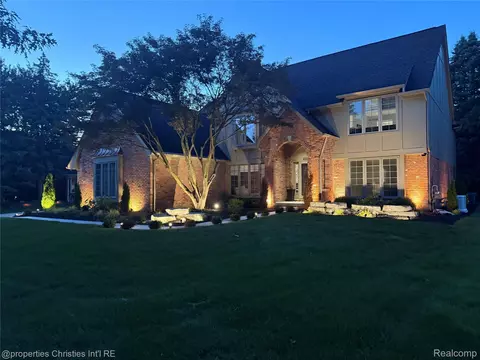 43106 Ashbury Dr, Novi, MI 48375