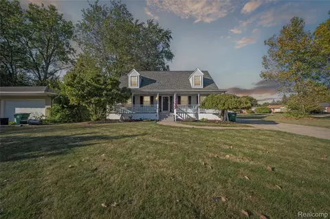 30436 Beechwood St, Garden City, MI 48135