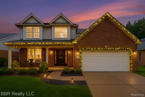 22795 Fawn Rd, Brownstown, MI 48183