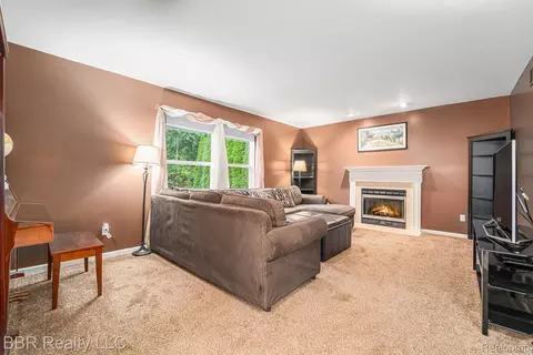 22795 Fawn Rd, Brownstown, MI 48183