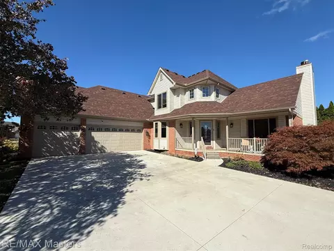 23121 Leighwood Dr, Trenton, MI 48183