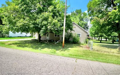 2237 Lincoln Manor Dr, Grand Blanc, MI 48507