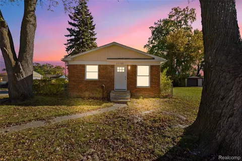 27138 Alger Blvd, Madison Heights, MI 48071