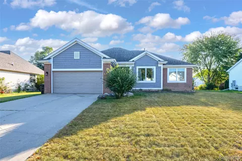 344 Courtneys Pl, Lapeer, MI 48446