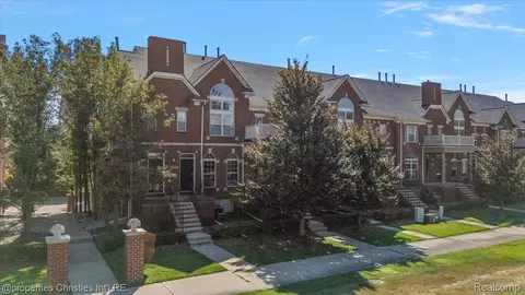 3246 Camden Dr, Troy, MI 48084