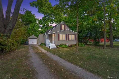 7021 E Carpenter Rd, Davison, MI 48423