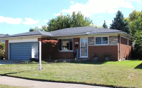8210 Linda St, Warren, MI 48093