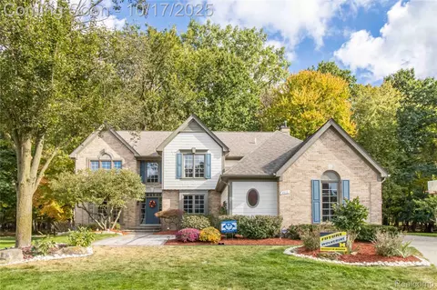 4070 Blue Heron Dr, Auburn Hills, MI 48326