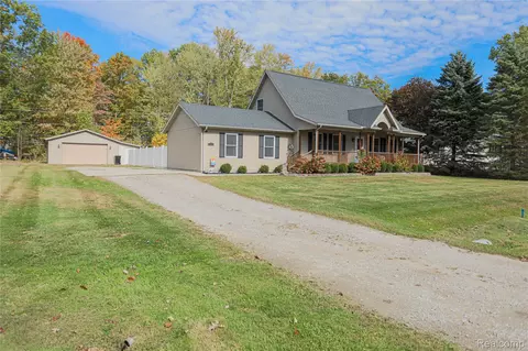 5230 Robinwood Dr, Clyde, MI 48049