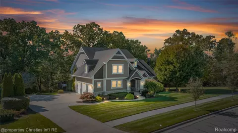 1010 Riverside St, Milford, MI 48381