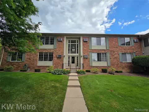 500 Romeo Rd #122, Rochester, MI 48307