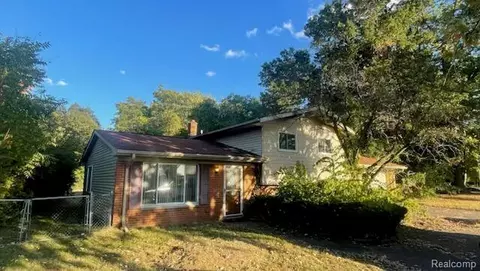 1550 La Salle Blvd, Highland, MI 48356