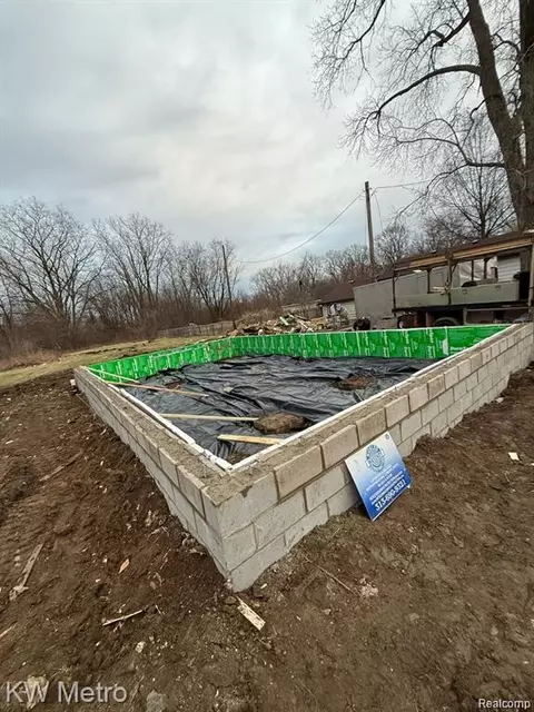 6775 Merriman Rd, Romulus, MI 48174