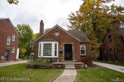 18940 Berden St, Grosse Pointe, MI 48236