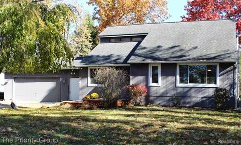 5650 Hillsboro Rd, Springfield, MI 48350