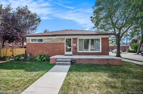 1817 Sycamore St, Wyandotte, MI 48192