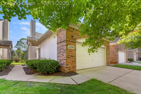 5296 S River Dr S, Commerce, MI 48382