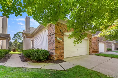5296 S River Dr S, Commerce, MI 48382