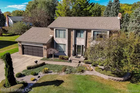 1536 Royal Crescent St, Rochester Hills, MI 48306