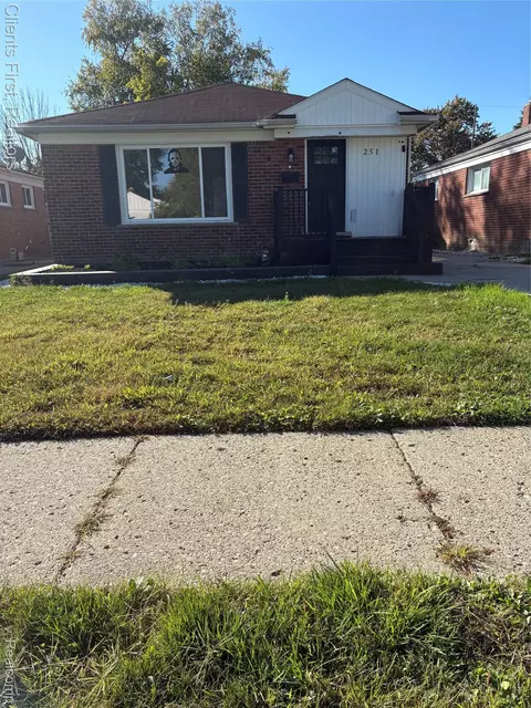 251 Helen St, Garden City, MI 48135