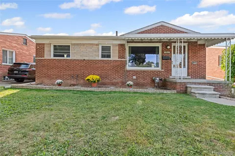 29243 Boston St, Saint Clair Shores, MI 48081