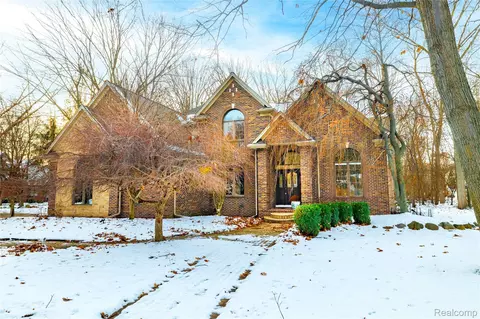 22015 Ember Ct, Grosse Ile, MI 48138